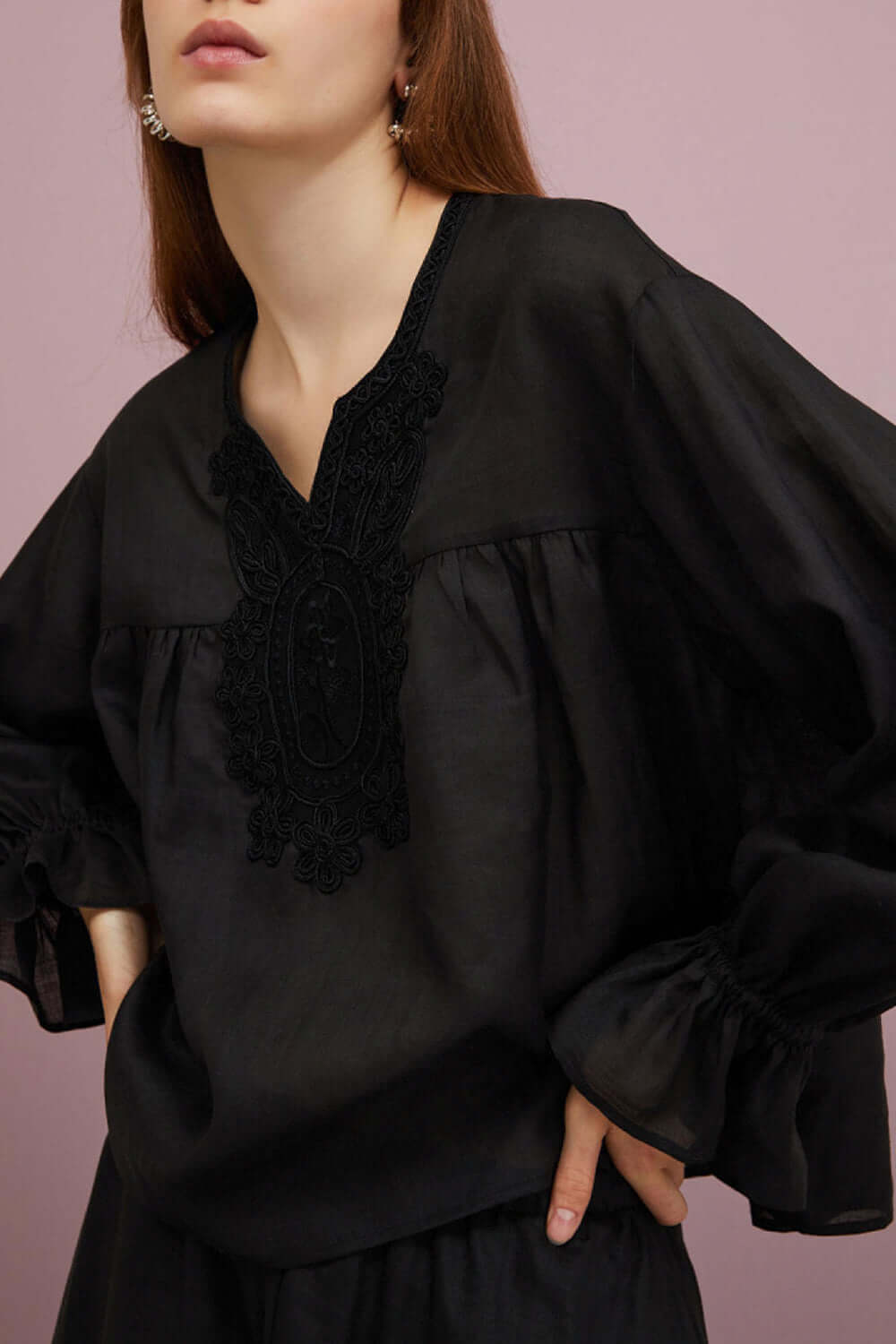 ISABELLE BLANCHE Blusa in lino con collo ricamato