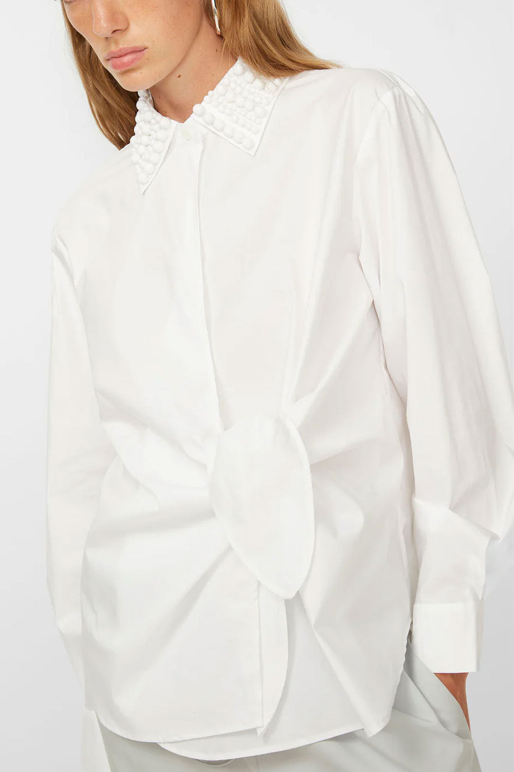 ISABELLE BLANCHE Camicia con nodo e colletto in perle