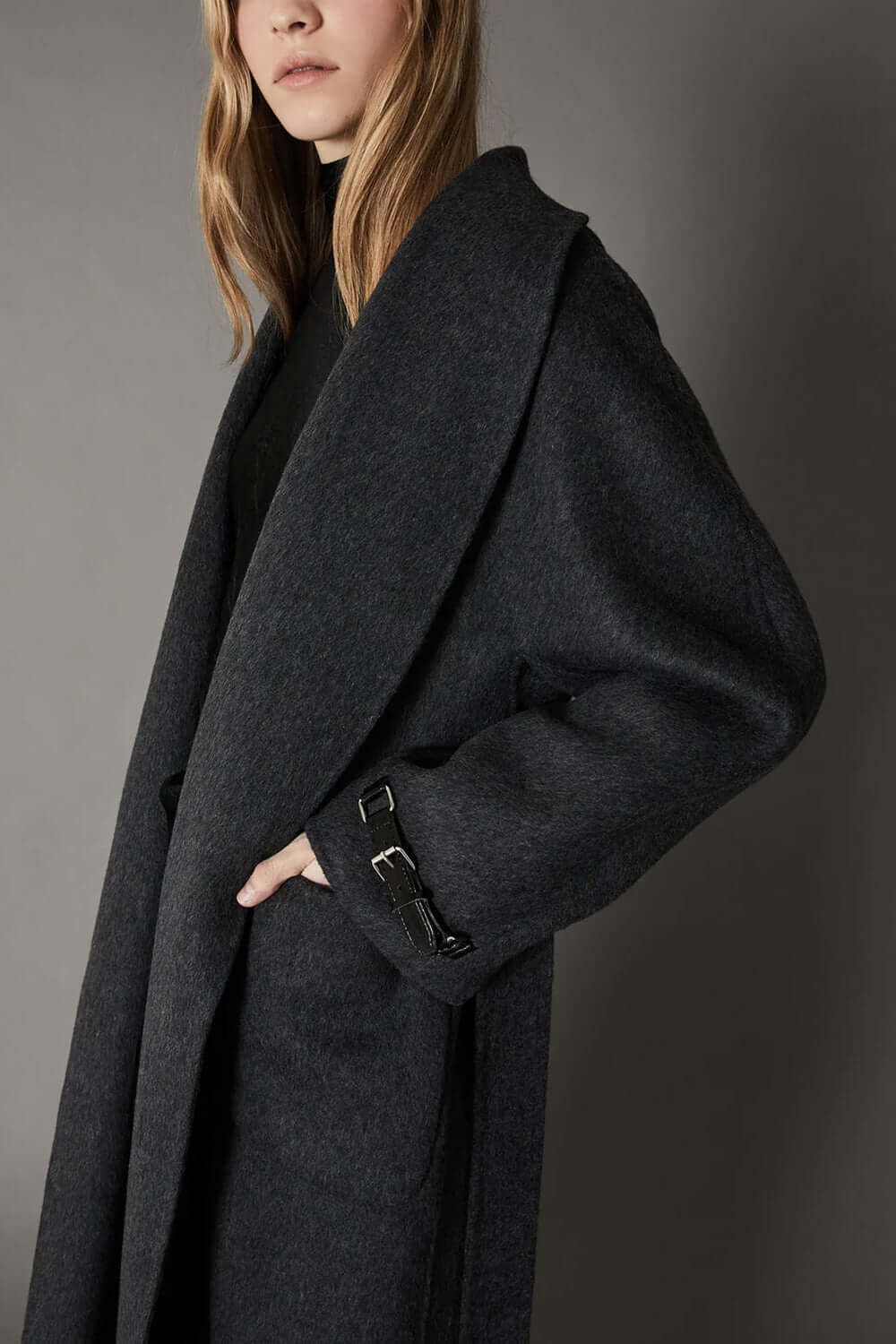 ISABELLE BLANCHE Cappotto in lana con collo sciallato e cintura Uncategorized ISABELLE BLANCHE