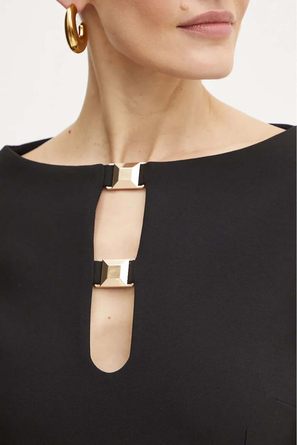 SIMONA CORSELLINI Abito con borchie sulla scollatura Uncategorized SIMONA CORSELLINI