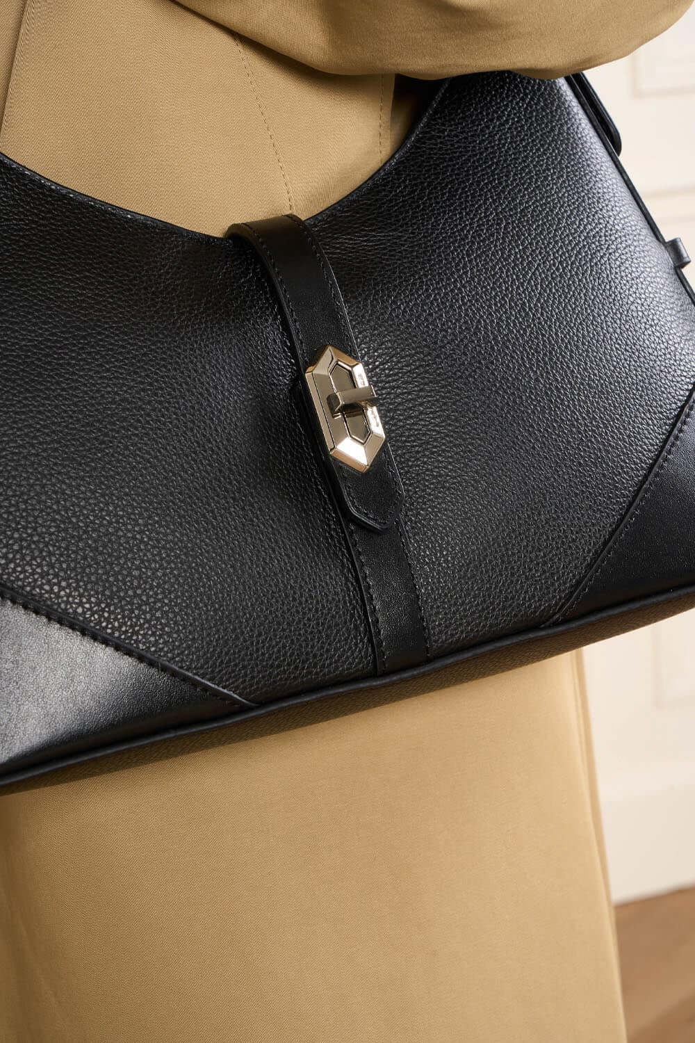 LANCASTER Borsa Hobo Milano Delta: Eleganza e Funzionalità