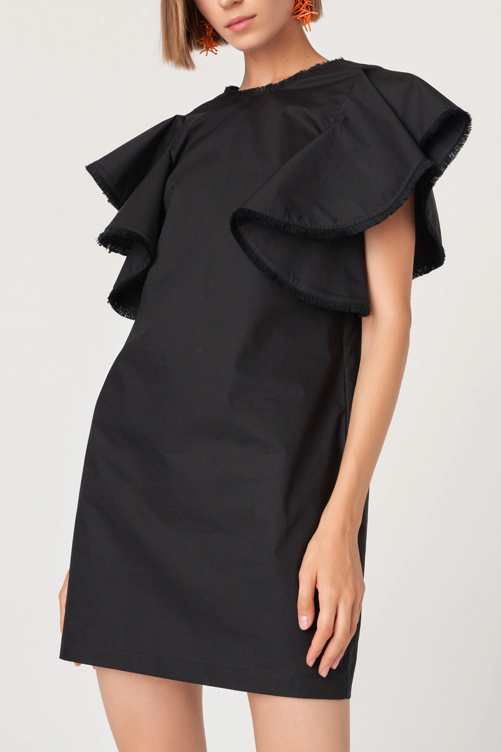 SUOLI: Abito Nero con Sfilacci e Scollo Profondo