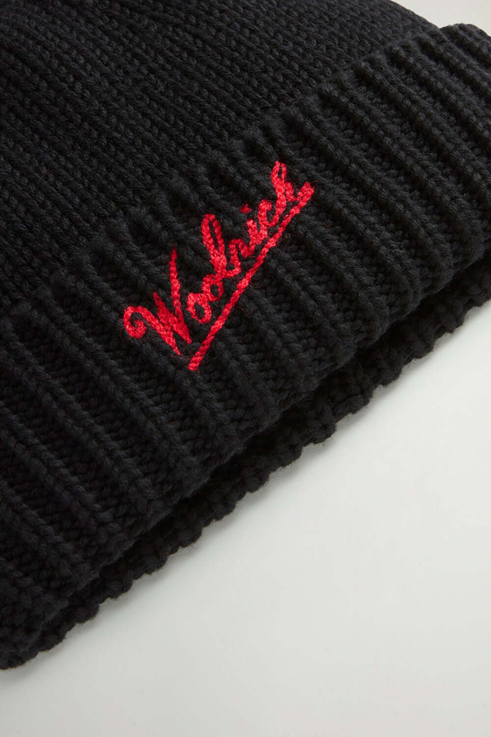 WOOLRICH Berretto in pura lana vergine Merino con logo a contrasto