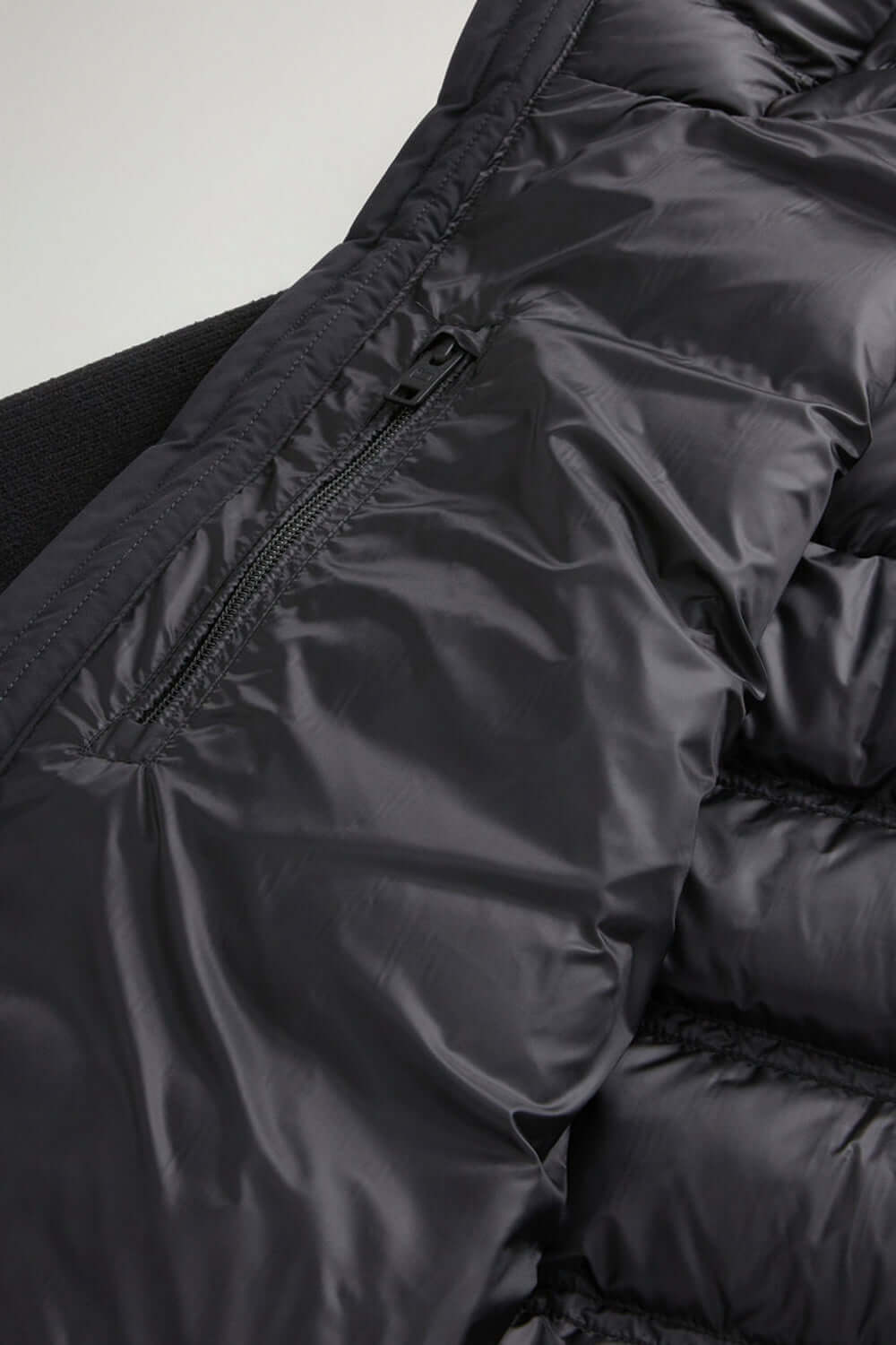 WOOLRICH Giacca ibrida Bering in nylon elasticizzato con finitura opaca Uncategorized WOOLRICH