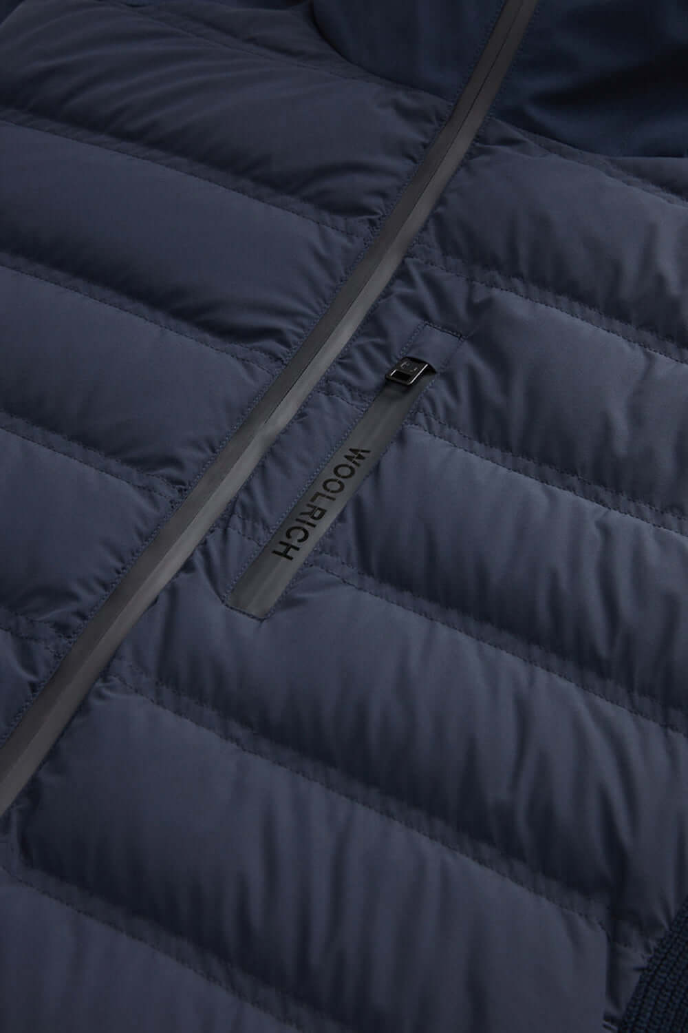 WOOLRICH Giacca ibrida Bering in nylon elasticizzato con finitura opaca Uncategorized WOOLRICH