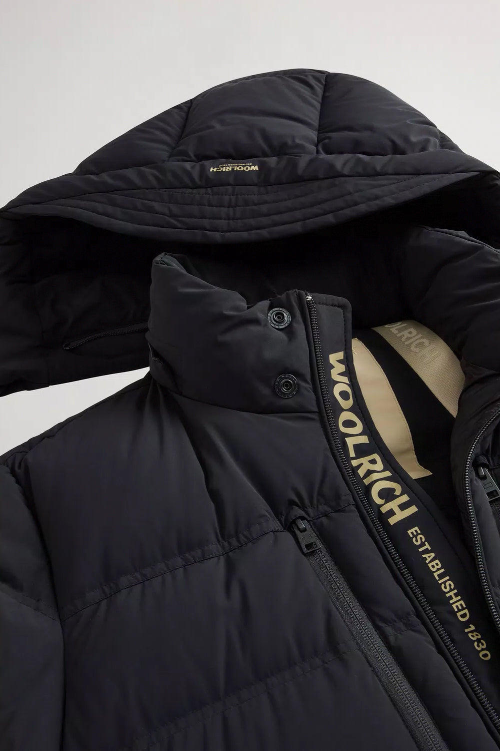 WOOLRICH Piumino in nylon elasticizzato con finitura opaca