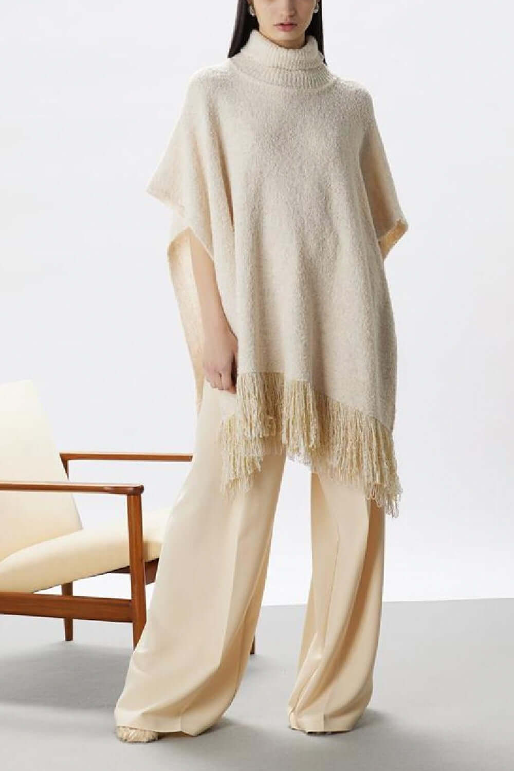 SIMONA CORSELLINI Poncho in maglia con frange Uncategorized SIMONA CORSELLINI
