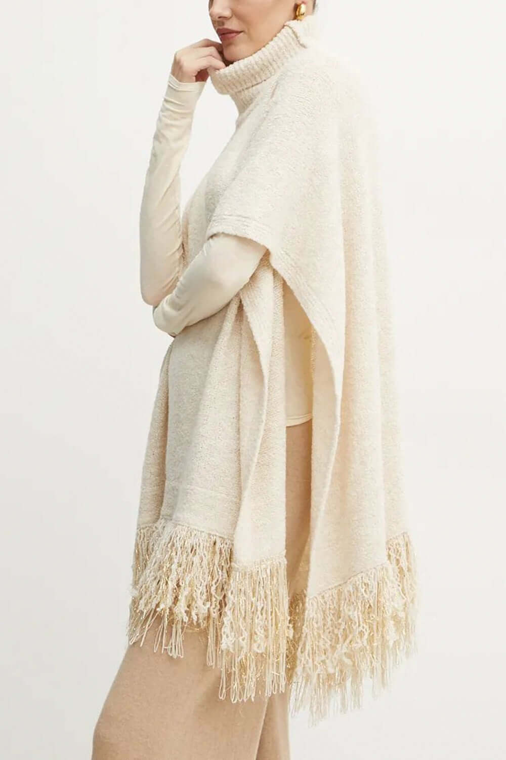 SIMONA CORSELLINI Poncho in maglia con frange Uncategorized SIMONA CORSELLINI