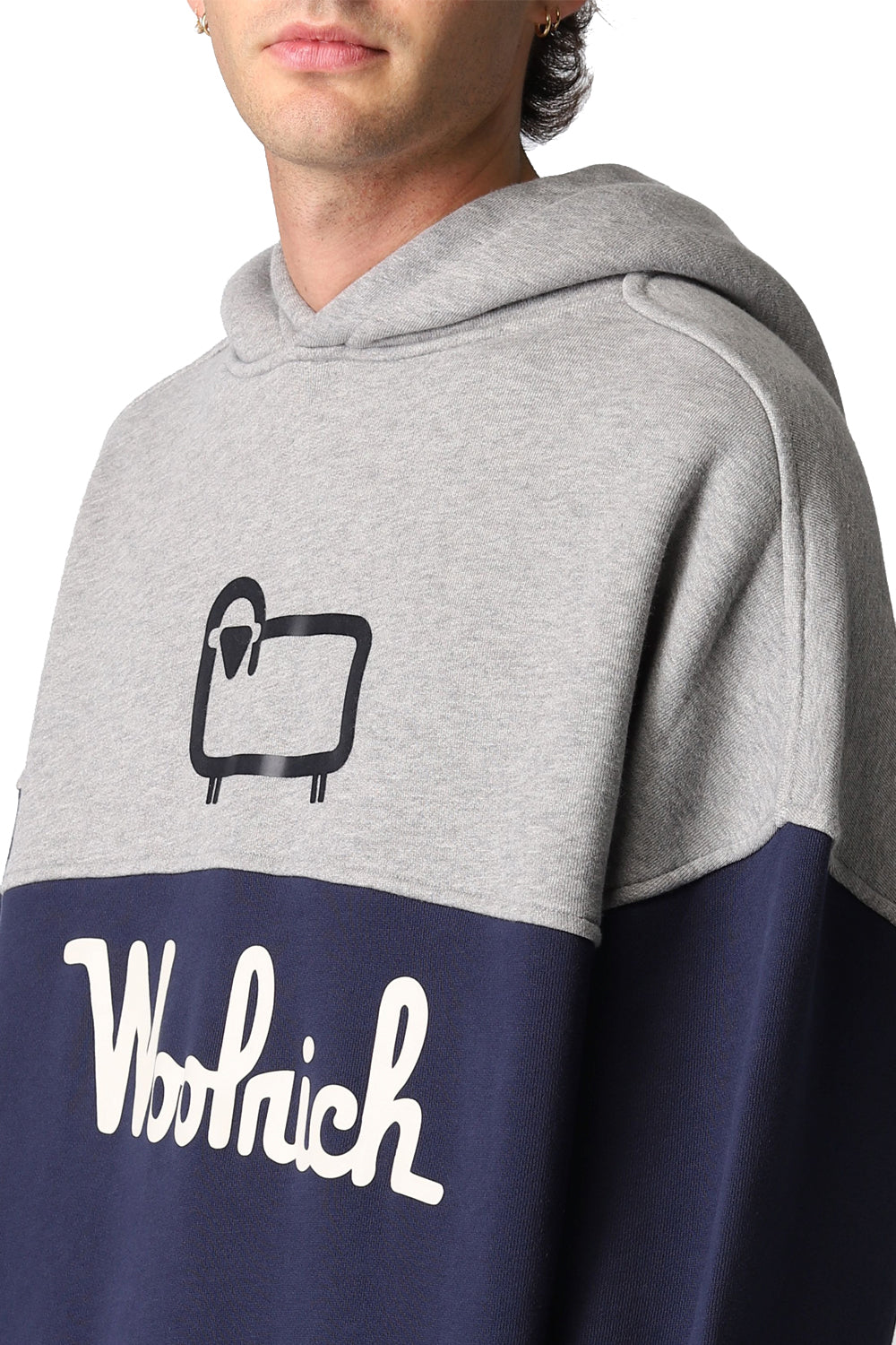 WOOLRICH Felpa Color Block: Cappuccio, Logo e Stile Vintage